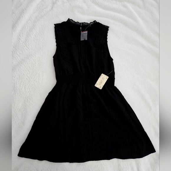Sweet Wanderer Dresses & Skirts - Sweet Wanderer Black Mini Dress Juniors XL NWT The Buckle